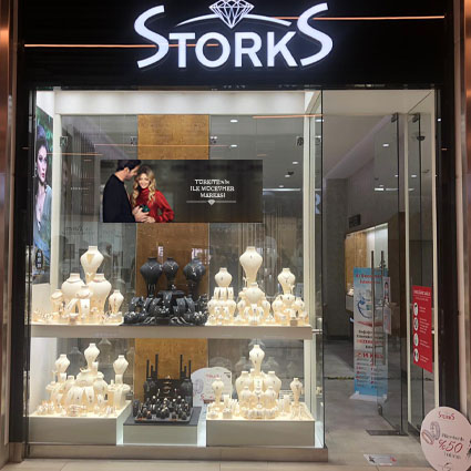 Storks Diamond