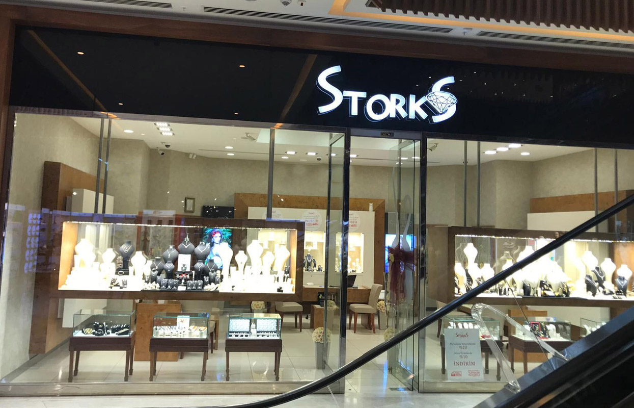 Storks Diamond