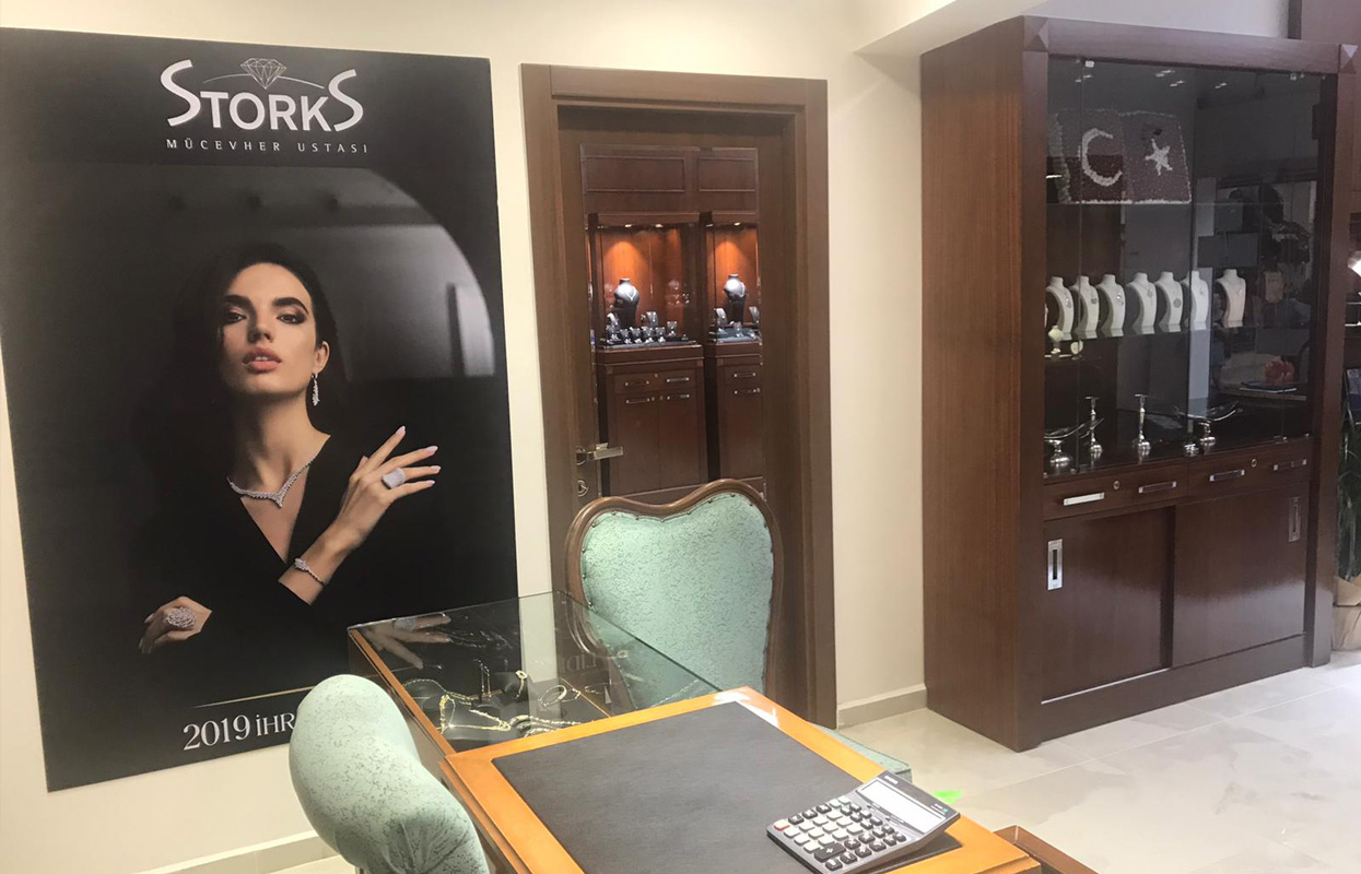 Storks Diamond