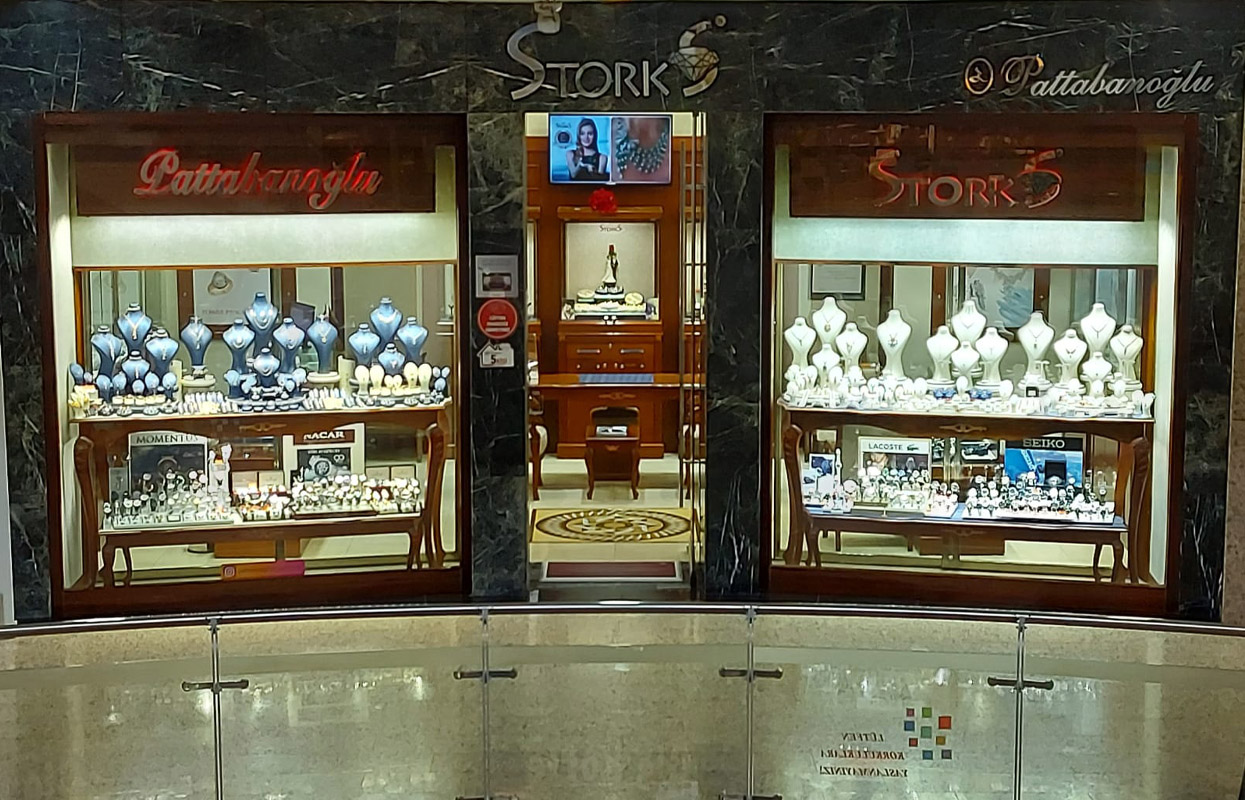 Storks Diamond