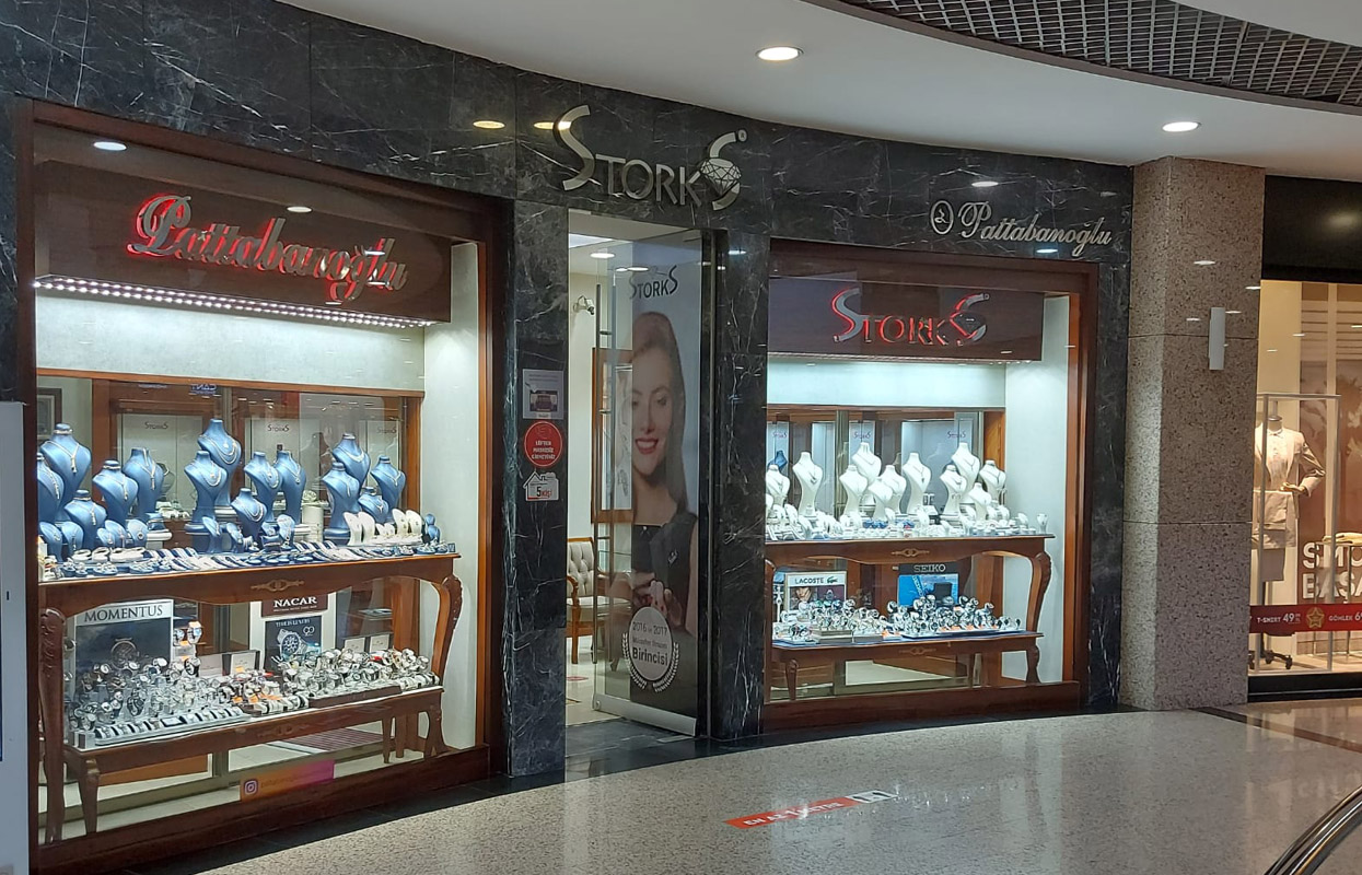 Storks Diamond