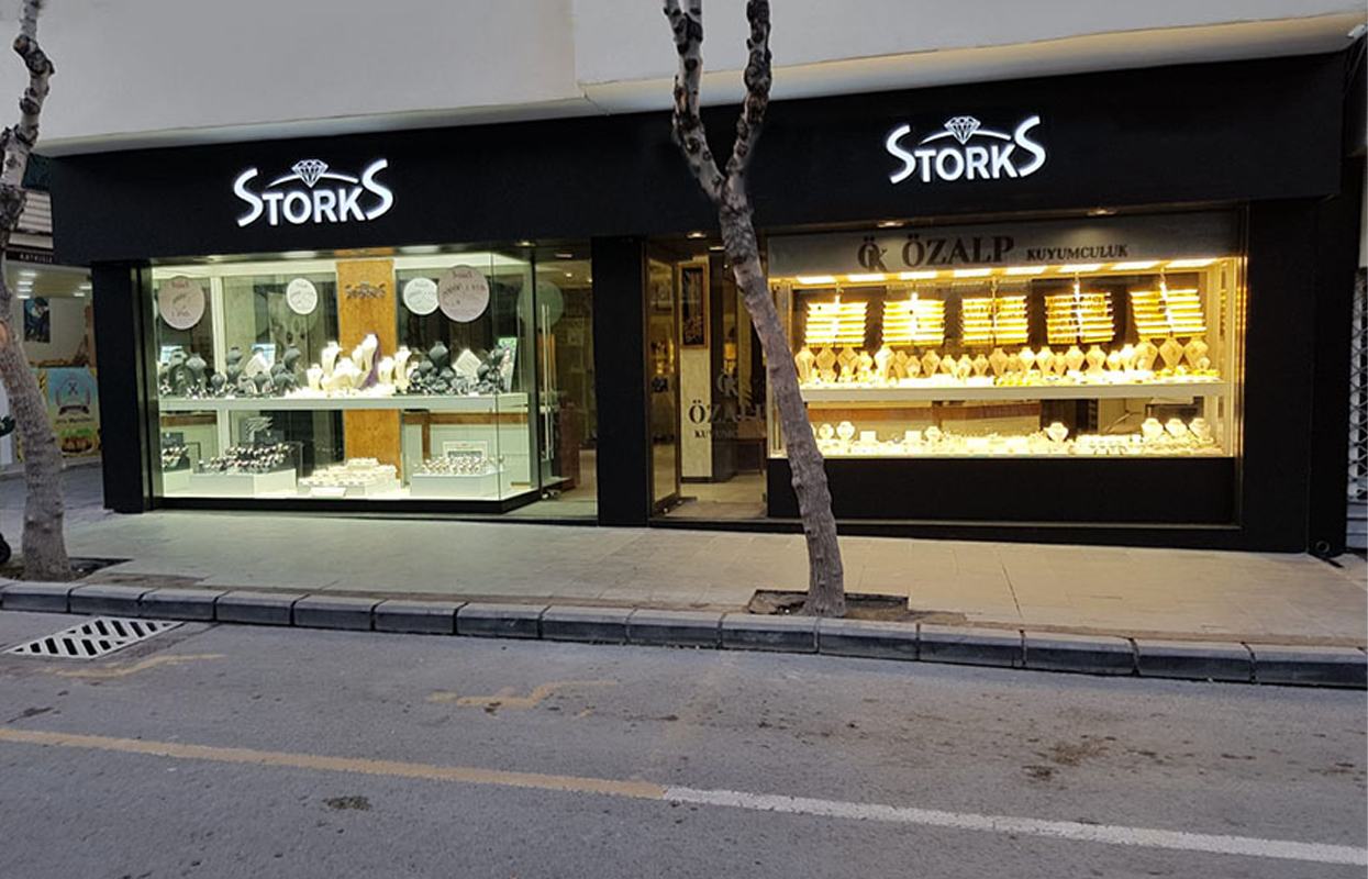 Storks Diamond