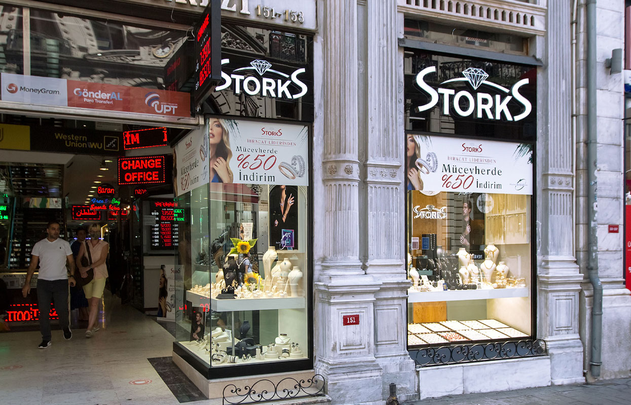 Storks Diamond