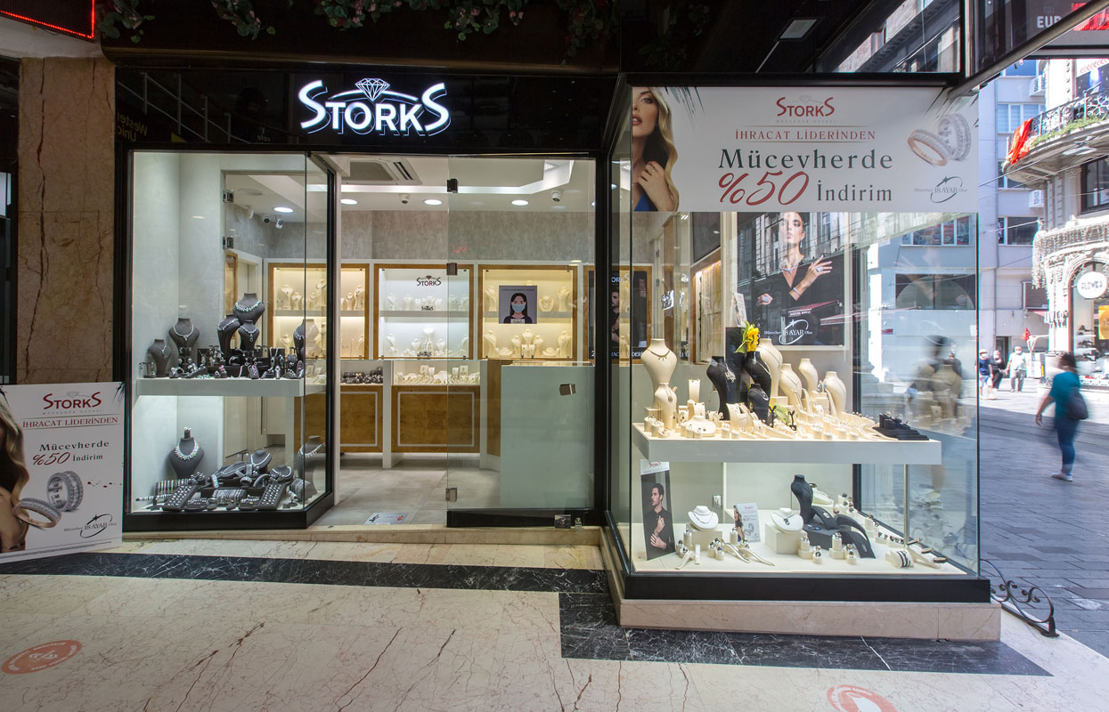 Storks Diamond