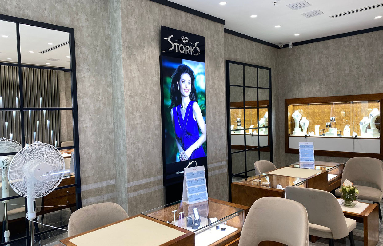 Storks Diamond