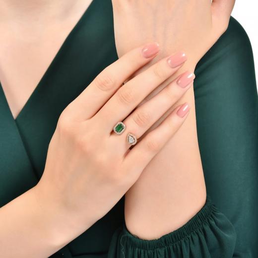 0.89 kt. Diamant Smaragd Ring