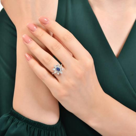 1.23 kt. Diamant-Baguette-Ring mit natürlichem Saphir