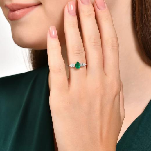 0.90 kt. Diamant-Cherry Natürlicher Smaragd Baguette-Ring