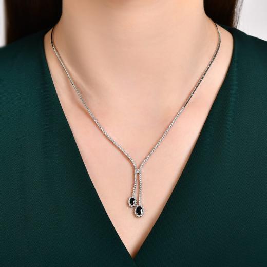 1.74 kt. Diamant-Laranj-Natursaphir-Halskette