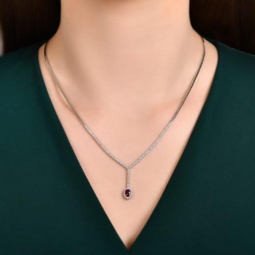 1.13 kt. Diamant Laranj Natur Rubin Halskette