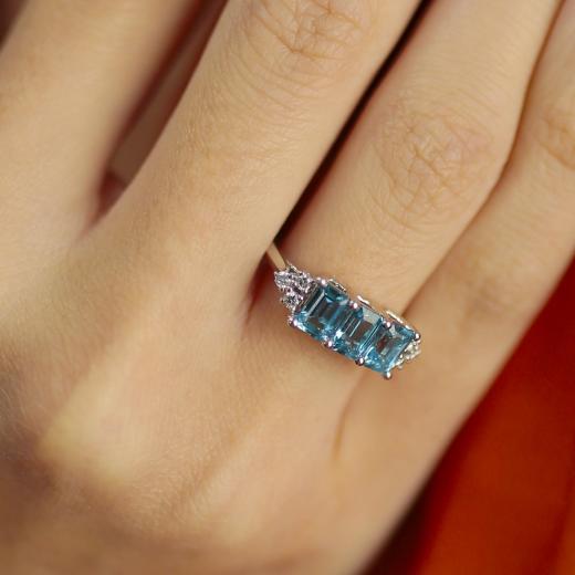2,23 kt. Diamant-Blautopas Tria Ring
