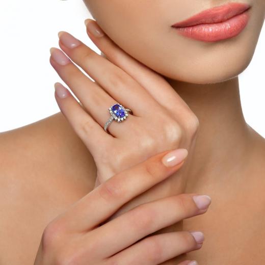 2.23 kt. Diamant-Baguette-Ring mit natürlichem Saphir
