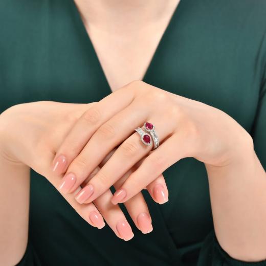 2,36 kt. Diamant-Baguette-Naturrubin-Ring
