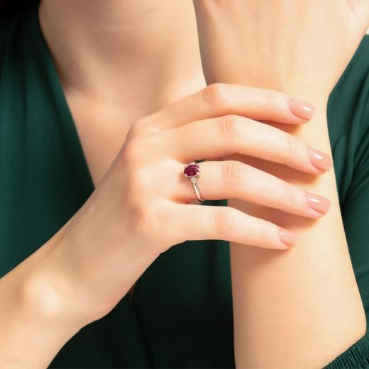1.91 kt. Diamant Natur Rubin Ring