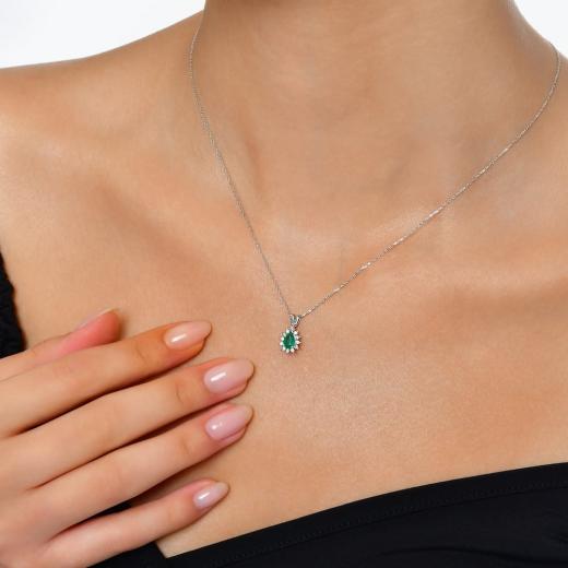 0.56 kt. Diamond Natural Emerald Halskette