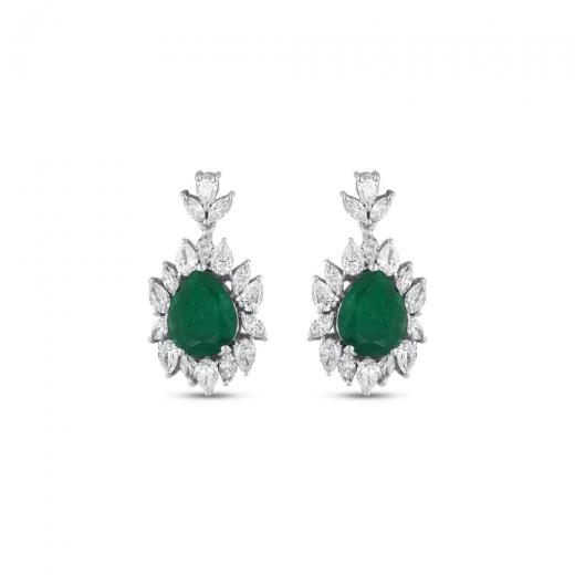 6,98 ct. Diamant-Ohrringe mit natürlichem Smaragd